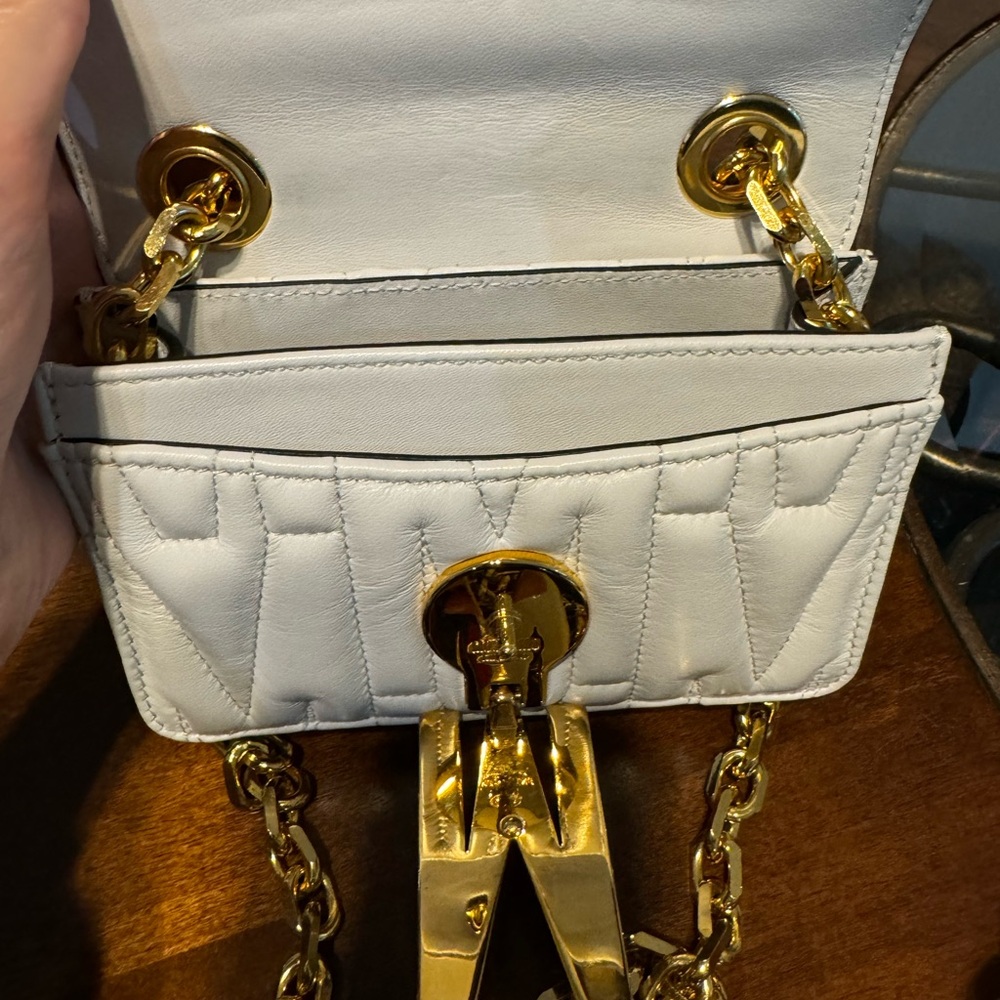 White  Moschino calfskin mini bag finished with refined matelasse quilting NWT - Picture 7 of 9